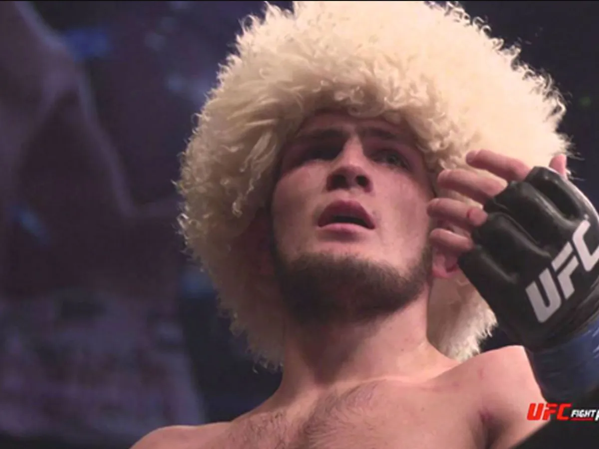 UFC ster Khabib helpt oud rivaal Poirier uit de brand: 'Groot hart'