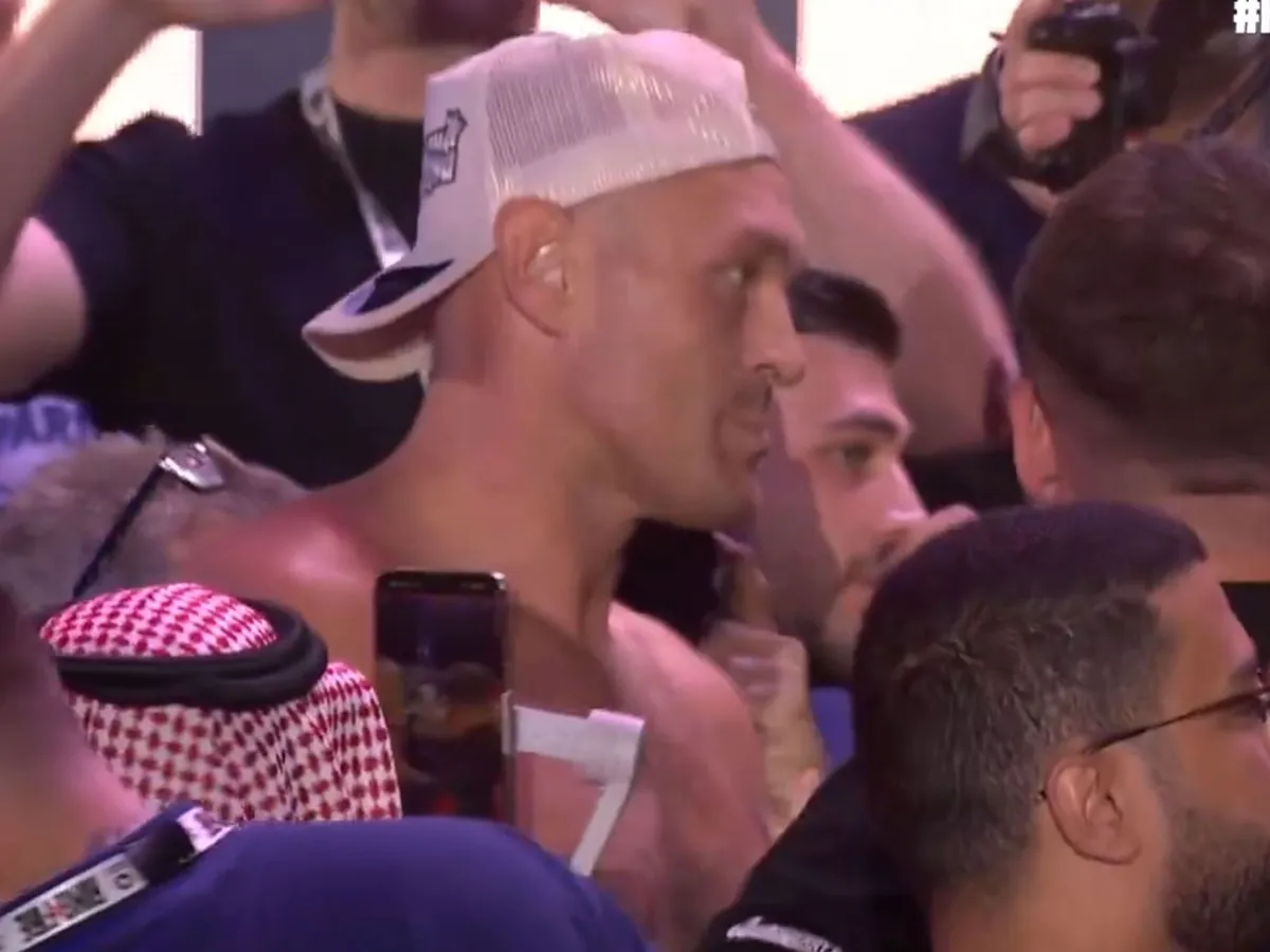 🎥 Tyson Fury duwt Usyk omver! Drake zet absurd hoog bedrag in op winst Fury