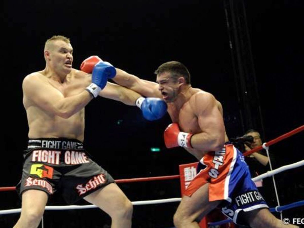 Peter Aerts onvergetelijke gevecht met reus Semmy Schilt (video)