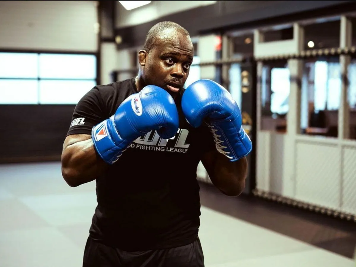 Melvin Manhoef laat Braziliaan zijn vernietigende kracht voelen (video)