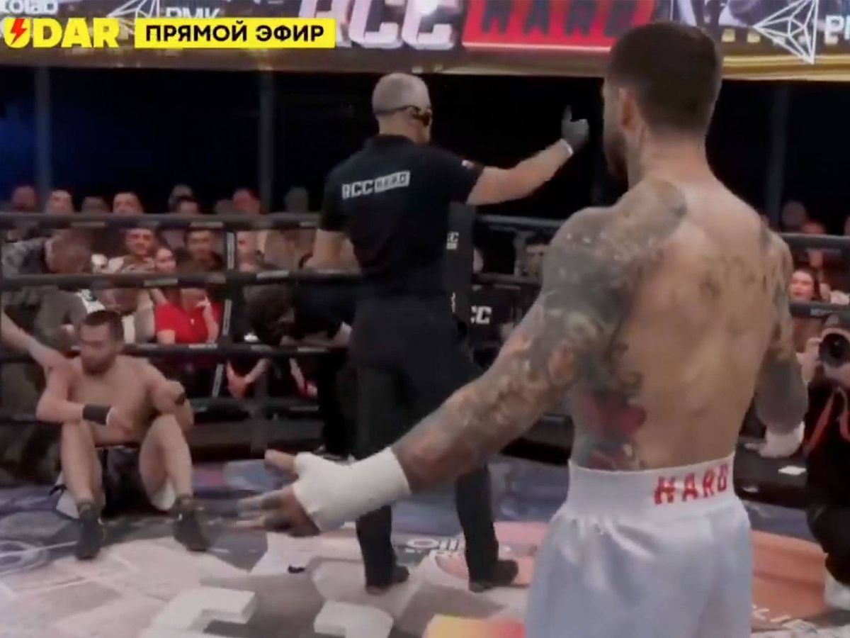 Geen genade! Bekende Metalzanger vernietigt MMA-vechter binnen seconden