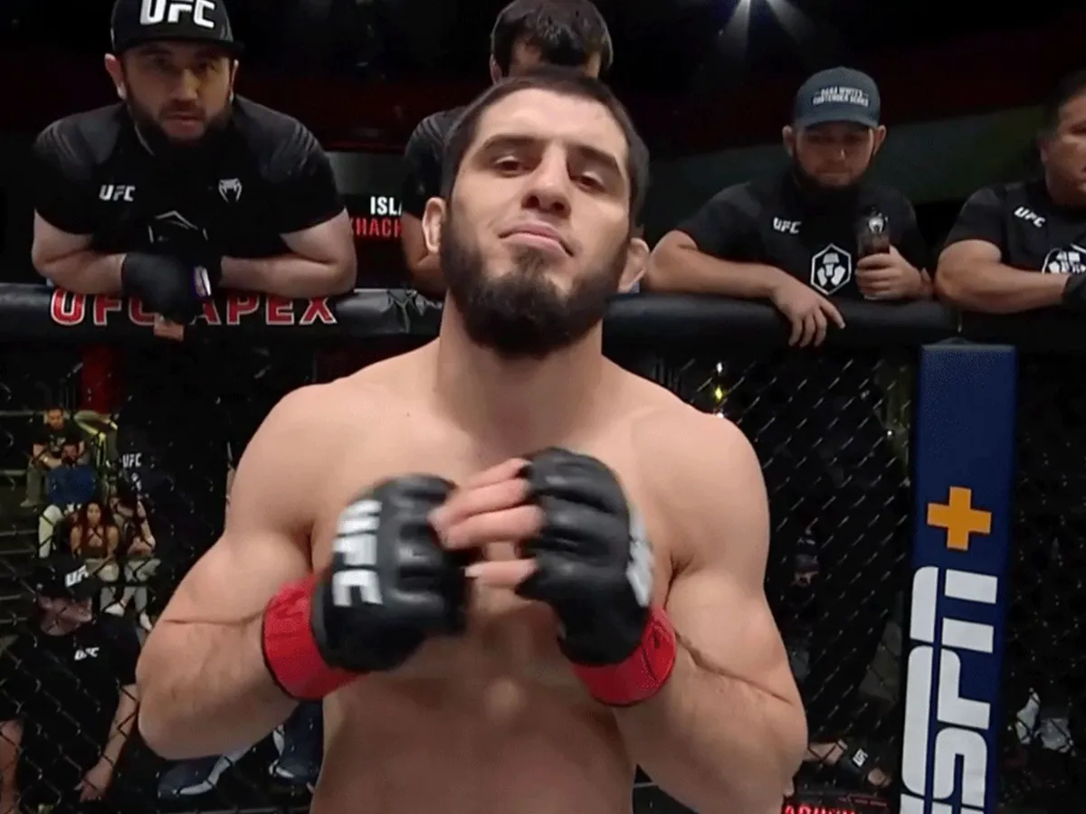 Die is gek! UFC-ster Islam Makhachev manager doet idiote uitspraak