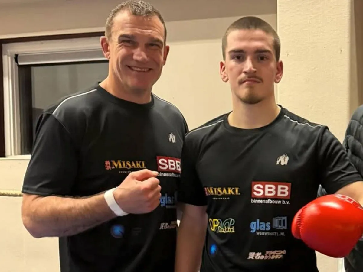 De nieuwe Peter Aerts? Zoon Marciano maakt korte metten met tegenstander