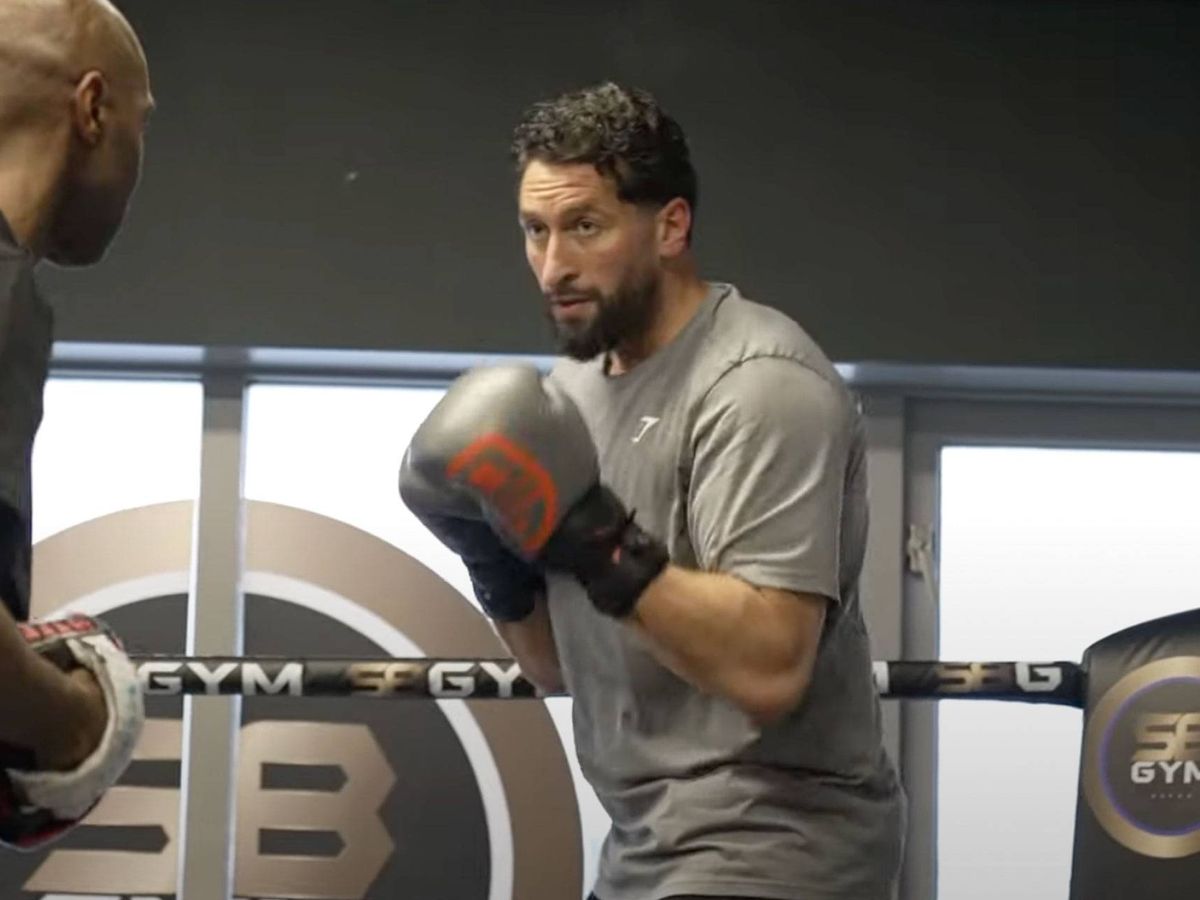 Dit gebeurt er als Jamal Ben Saddik zijn comeback gevecht wint