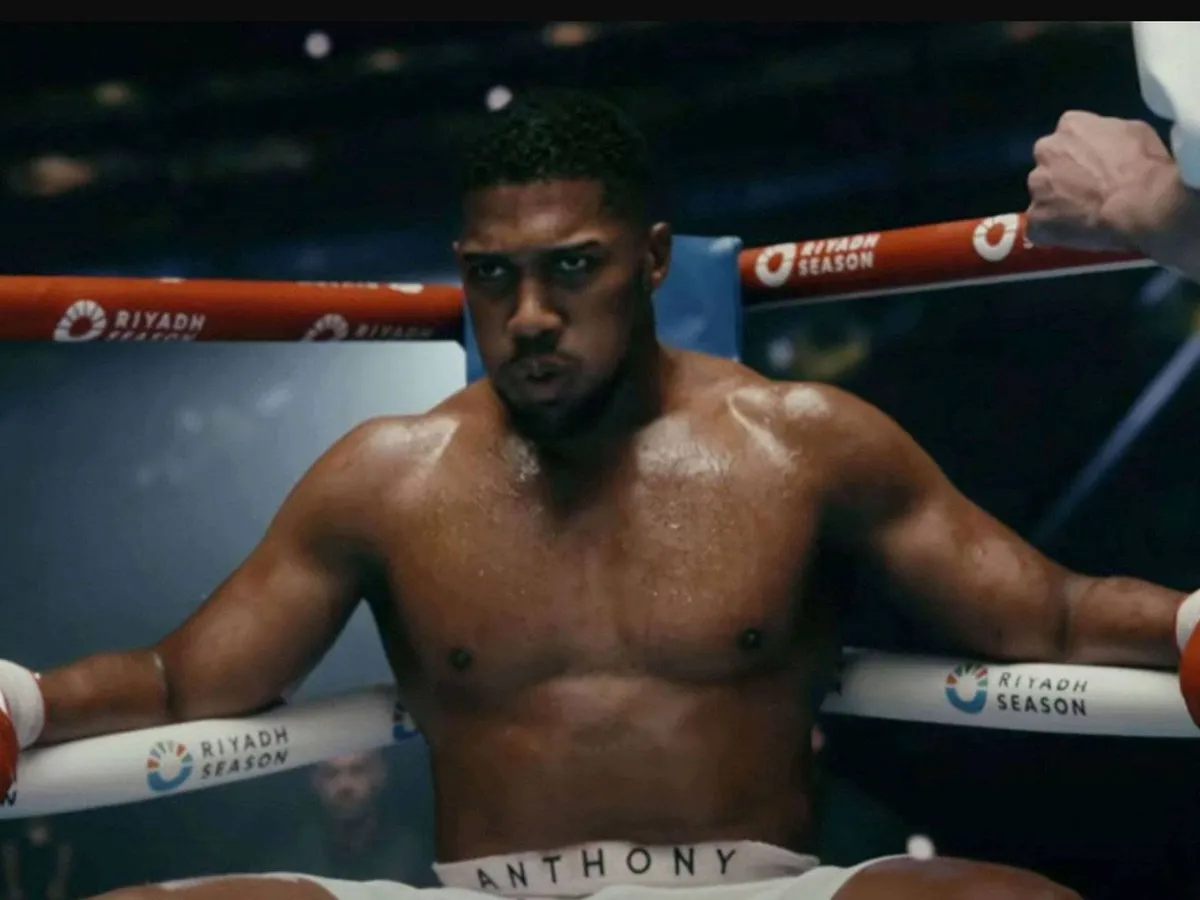 Anthony Joshua keihard knock-out geslagen, maar krijgt nóg grotere kans