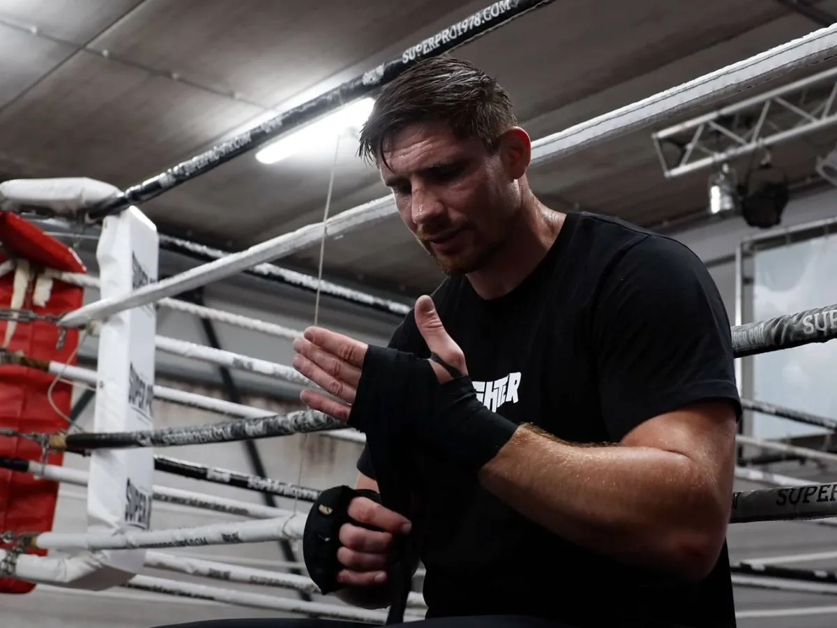 Rico Verhoeven overleeft dodelijke trappen Ben Saddik niet - einde carrière?