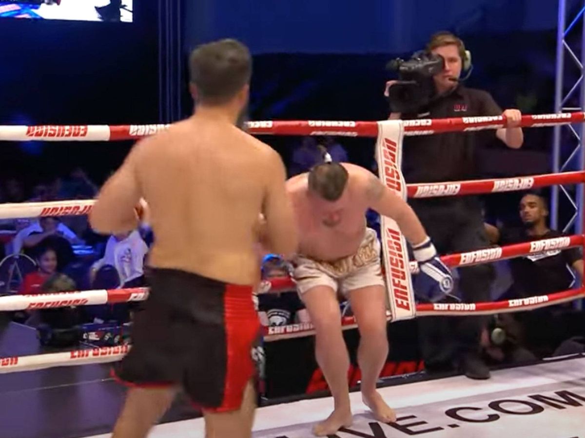 Tranen, pijn en TKO: chaotisch veteranen kickboksduel bij Enfusion