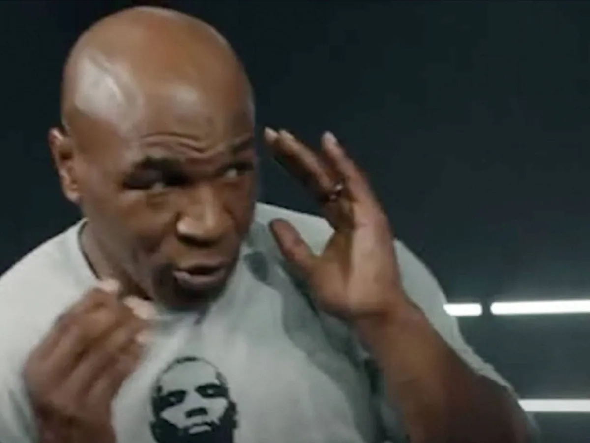 De man waar Mike Tyson zelfs bang voor is - sloeg Holyfield bijna dood