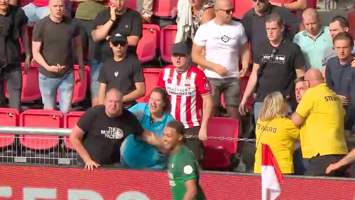 Cyriel Derrers viert 0-4 bij cornervlag, PSV-ers draaien helemaal door