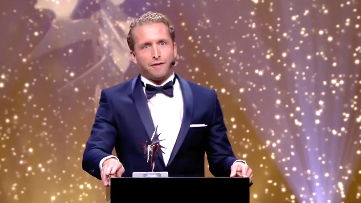 Peter Pannekoek roast de televisiewereld tijdens Televizier-Ring Gala