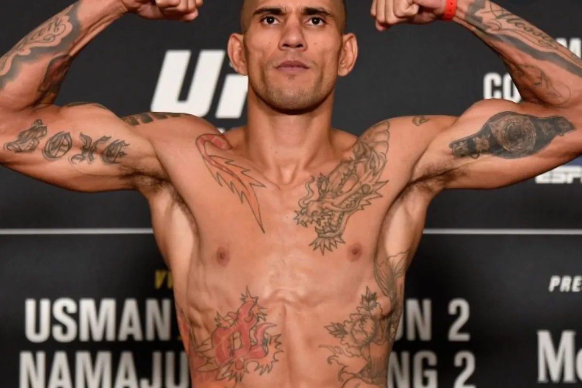 Alex Pereira maakt debuut tijdens UFC 268 en maakt direct indruk na KO tegen Andreas Michailidis