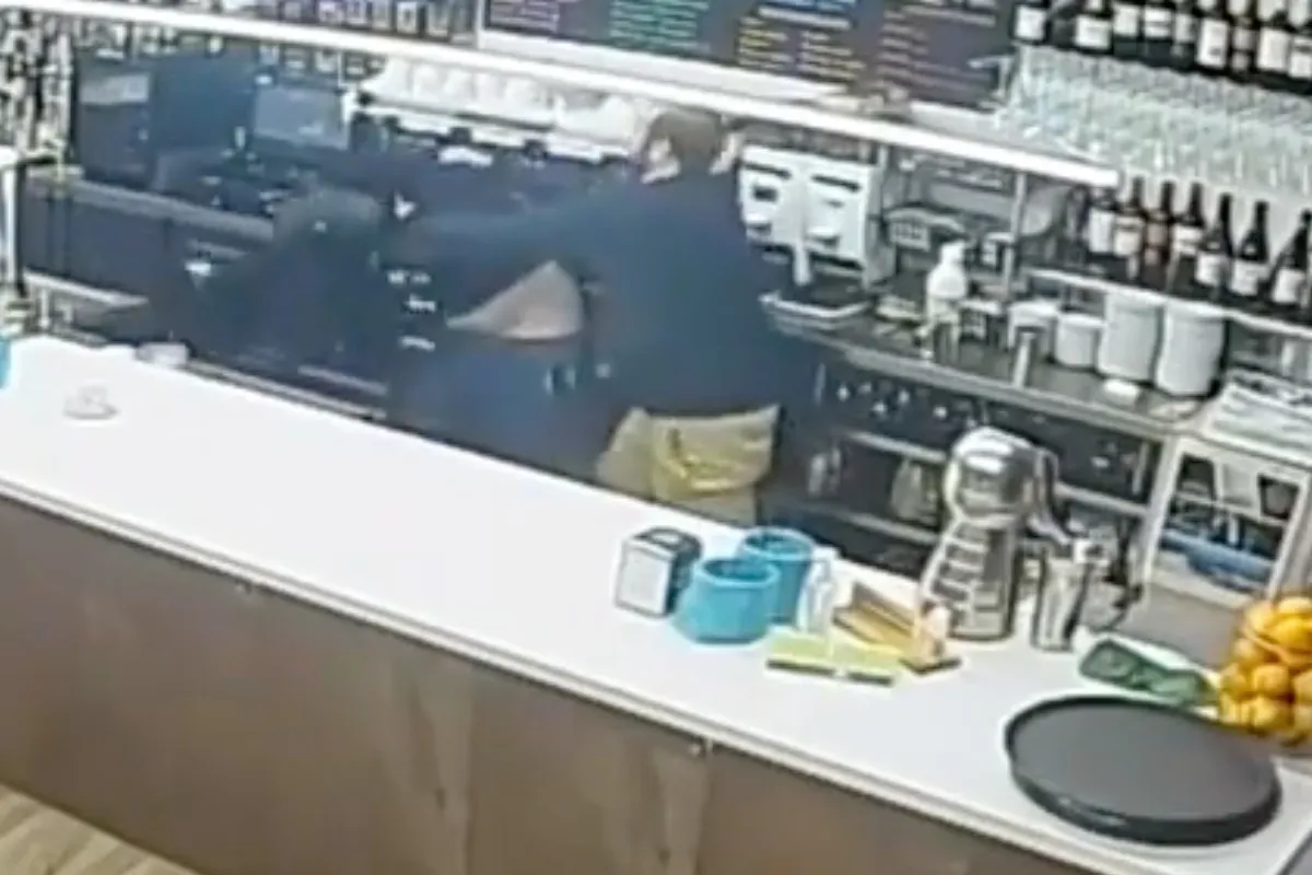 Barman steekt hardhandig stokje voor snode plannen van dief