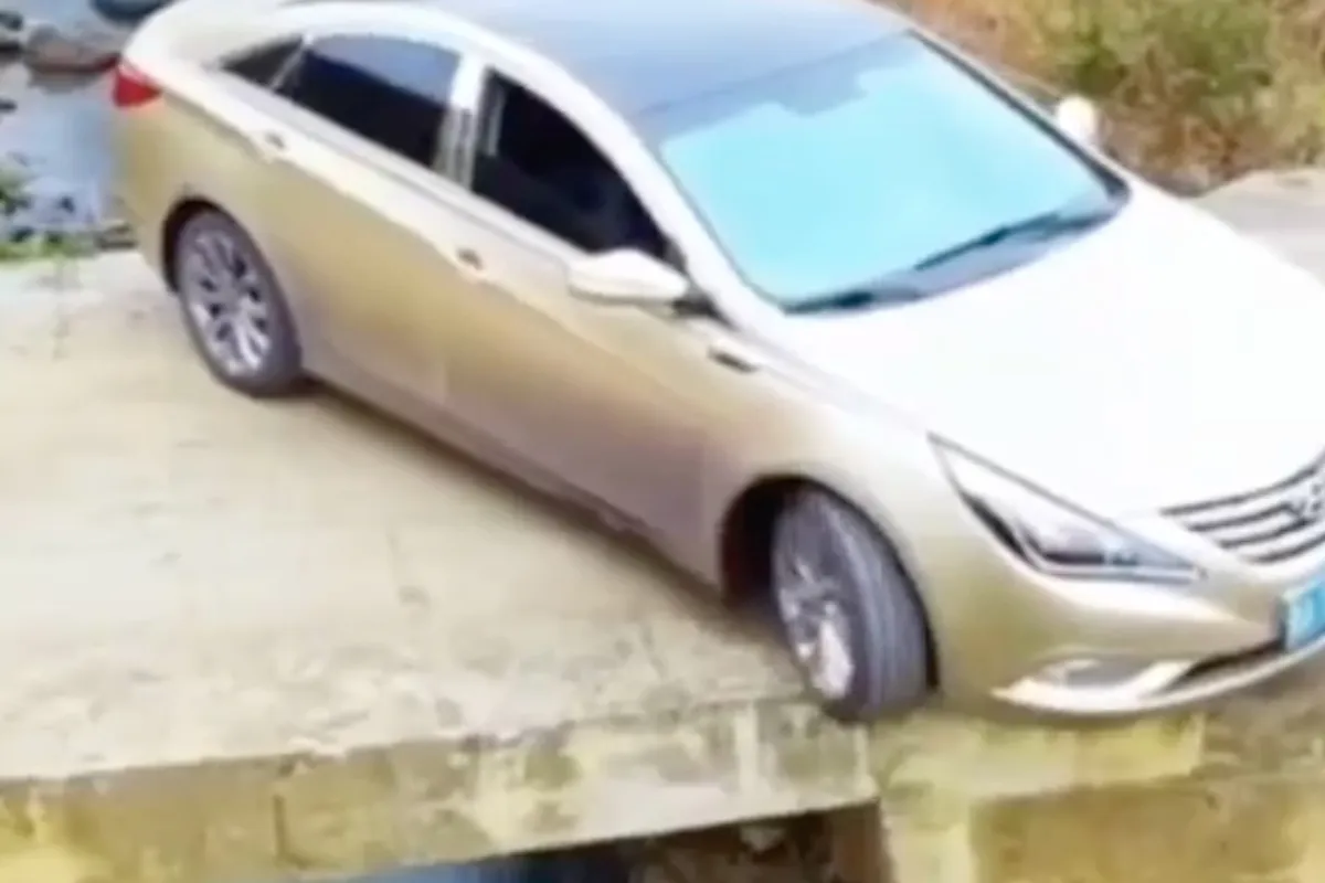 Hyundai rijder heeft nogal wat zelfvertrouwen