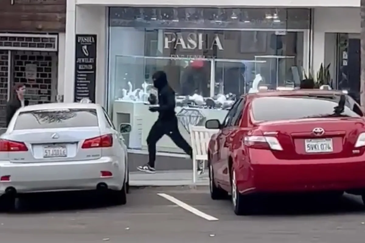 Gewapende smash-and-grab met 11 man bij juwelier in Manhattan Beach