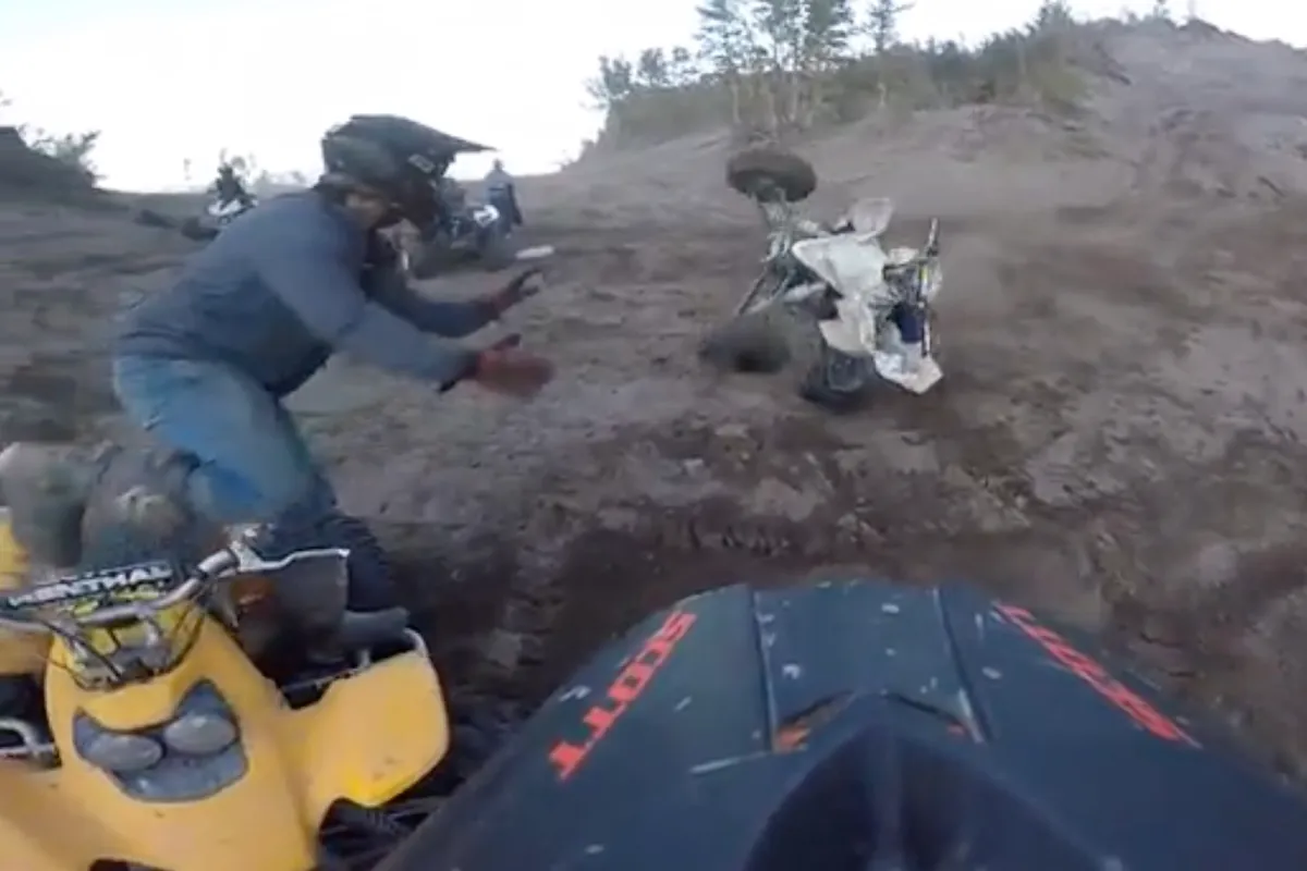 Nog een prima reden om een helm te dragen tijdens het quad rijden