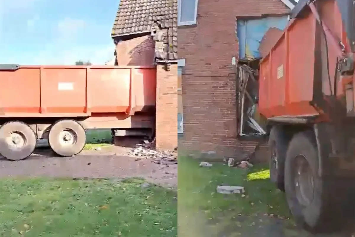 Dumper schiet los van trekker en deze rijdt dwars door gevel van huis in Holte