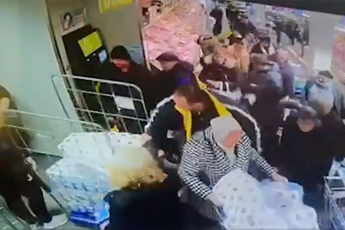 Supermarkt in Utrecht doet wc-papier in aanbieding: Winkel helemaal geplunderd