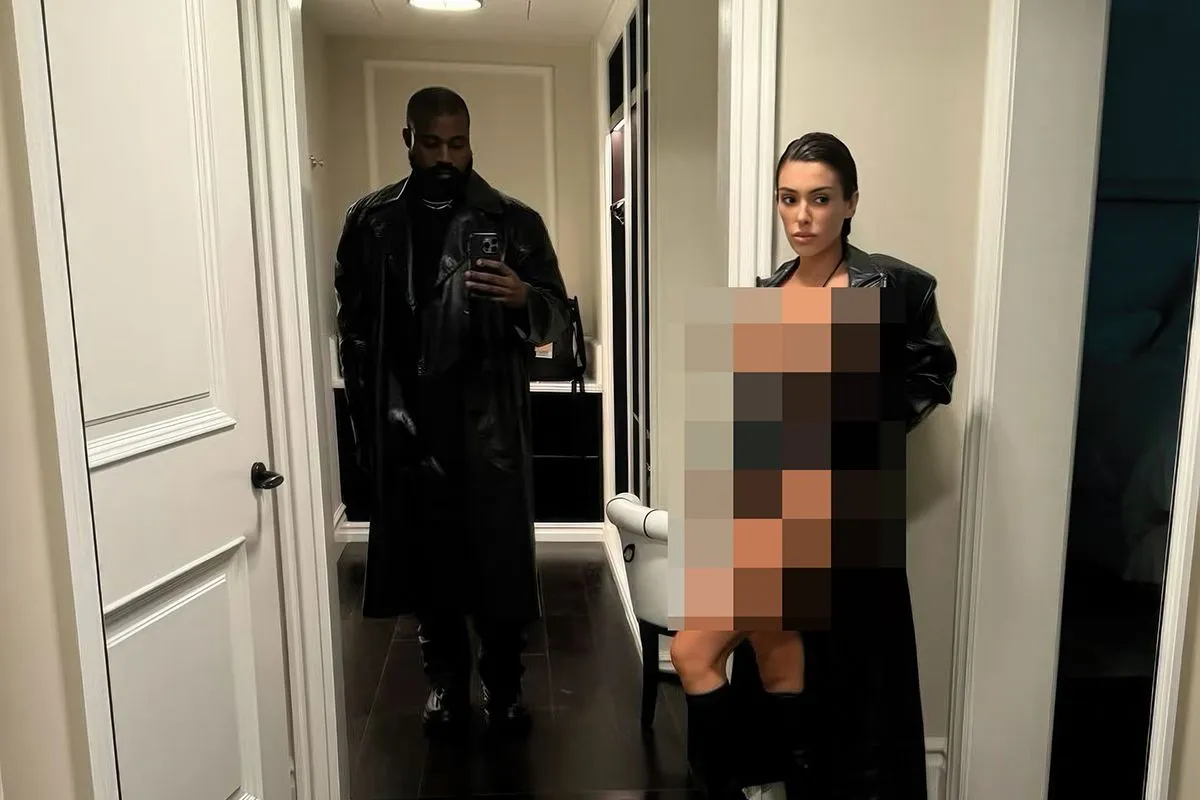 Ye West heeft smaak te pakken en deelt spicy foto's van zijn vrouw Bianca Censori