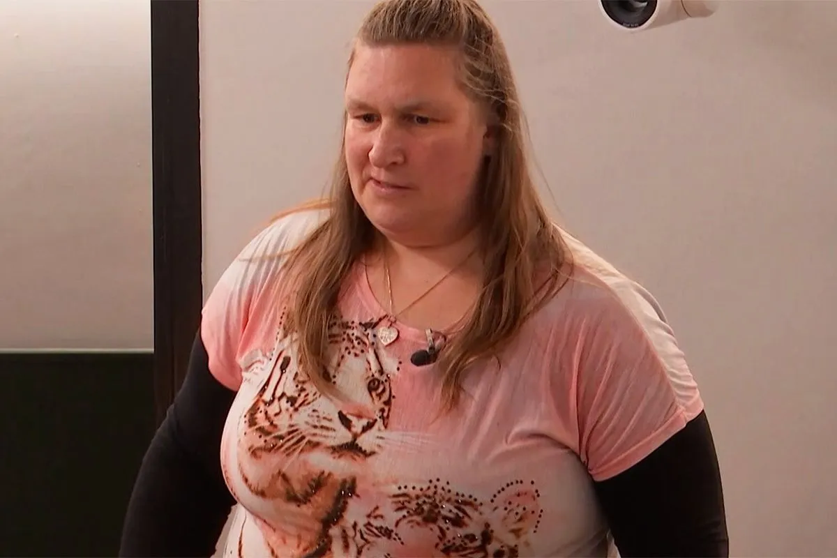 Ondertussen in Lang Leve de Liefde: Jolanda had een hernia, maar moet op de bank slapen