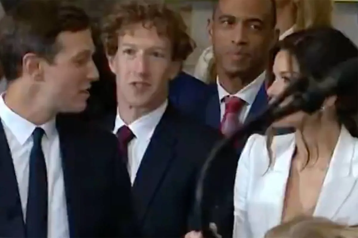 Mark Zuckerberg betrapt terwijl hij gluurde naar 'vriendinnen' van de verloofde van Jeff Bezos
