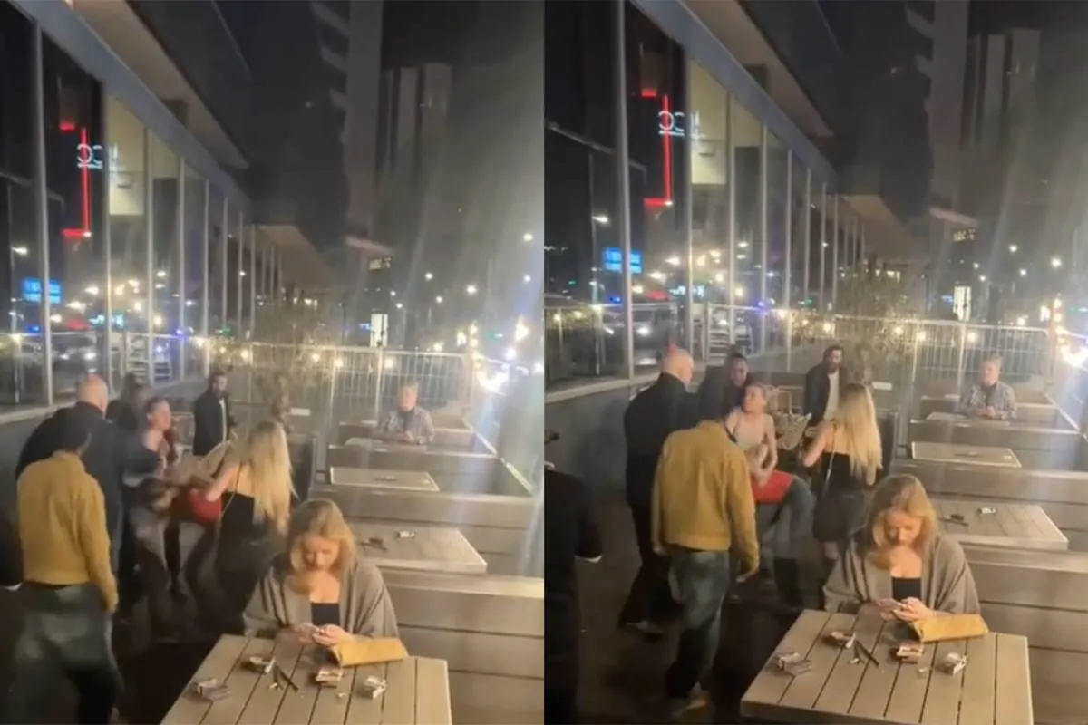 Meisje grijpt in als haar vriendin ruzie heeft in de club