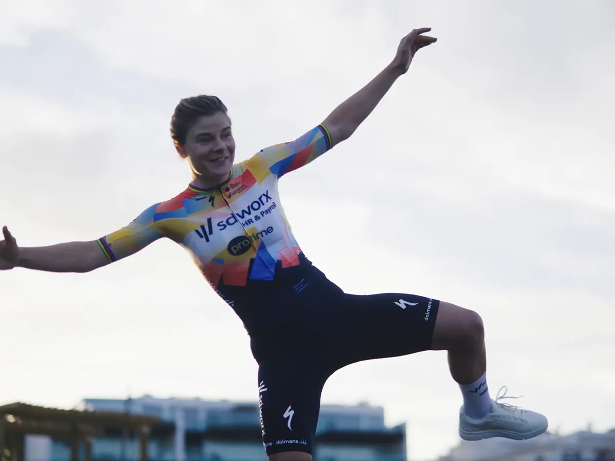 Een gedurfde verandering, die even wennen is&rdquo;: Team SD Worx - Protime en  Lotte Kopecky onthullen opvallend nieuw tenue voor seizoen 2026
