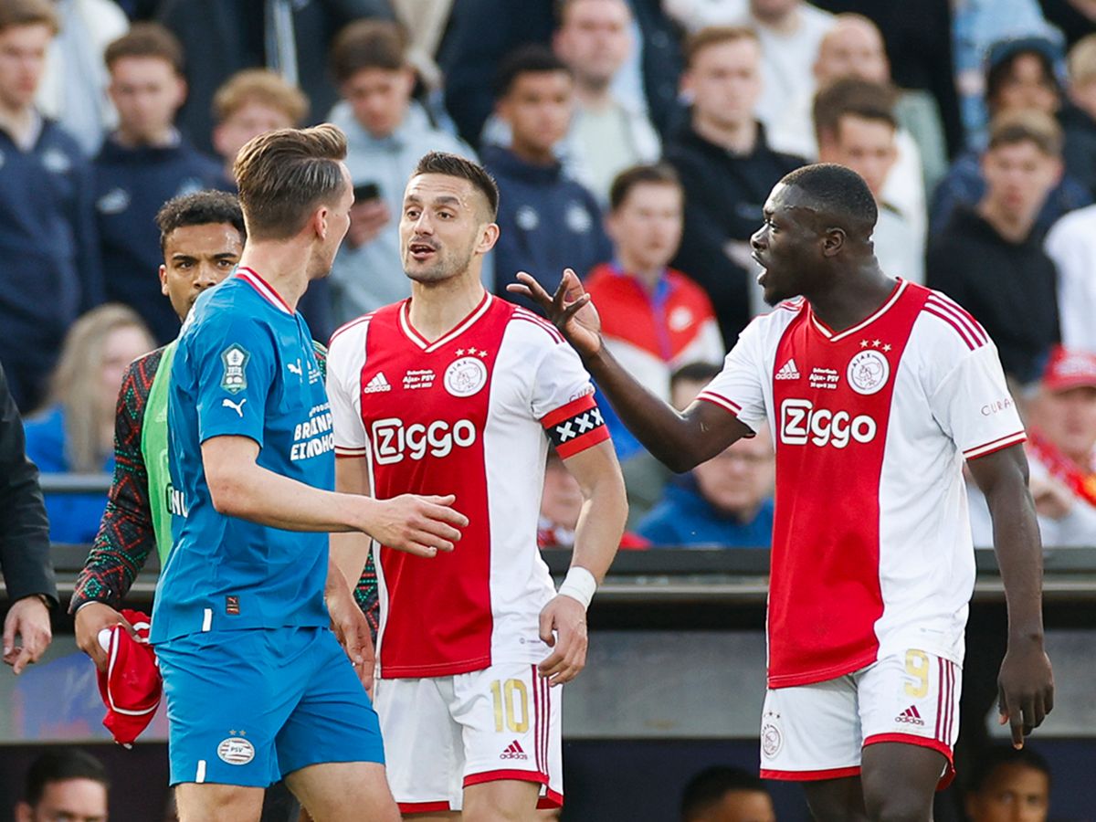 PSV verslaat Ajax strijd Beker na zenuwslopende