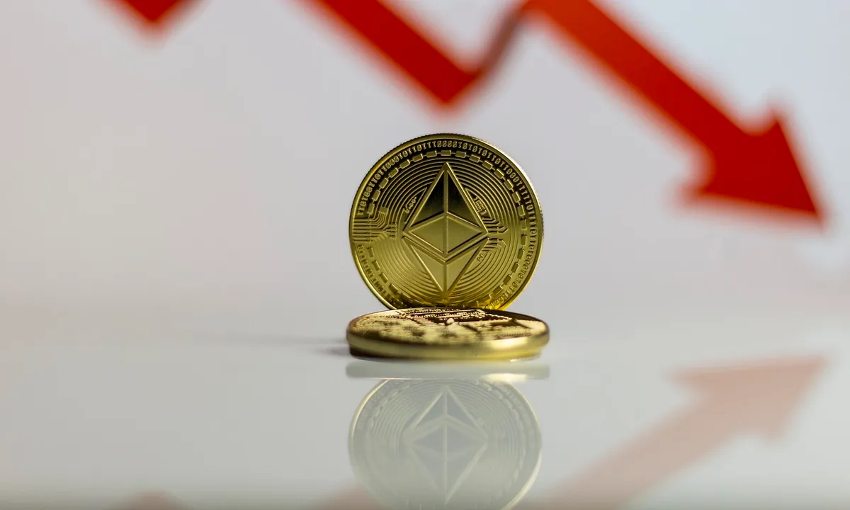 Controversiële analist keert terug met bearish voorspelling voor Ethereum