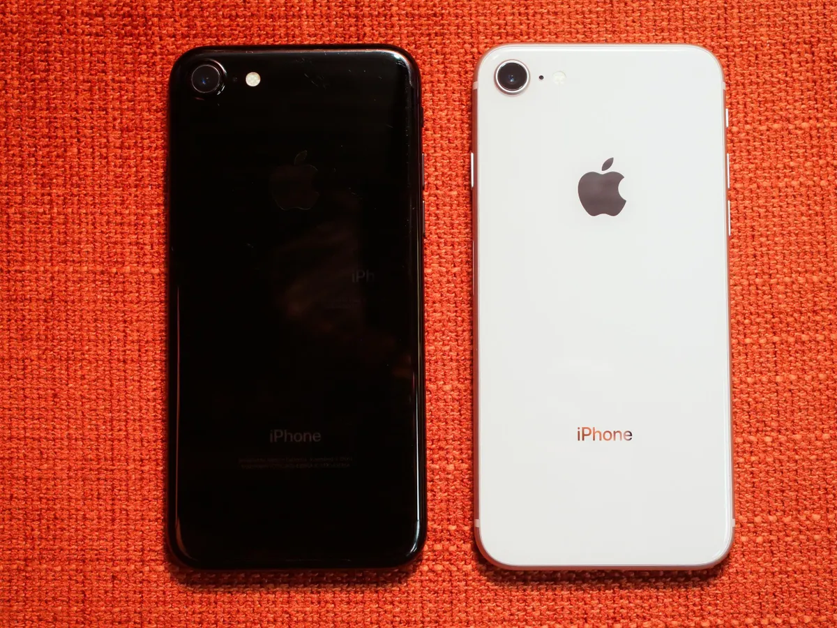 Apple iPhone 7 シルバー 15.8.3 s-l1200.jpg