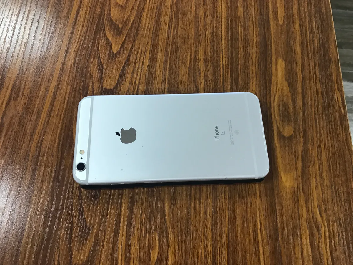 iPad と　iPhone 6s Apple iPhone 6S 32GB Silver Space Gray Rose Gold - 4G LTE