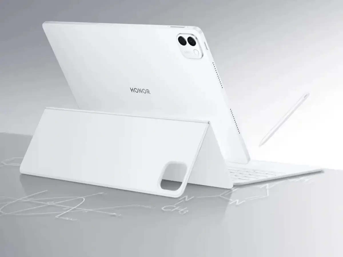Honor MagicPad 3 Pro 12.3 Surfaces in Real Photos — OLED and