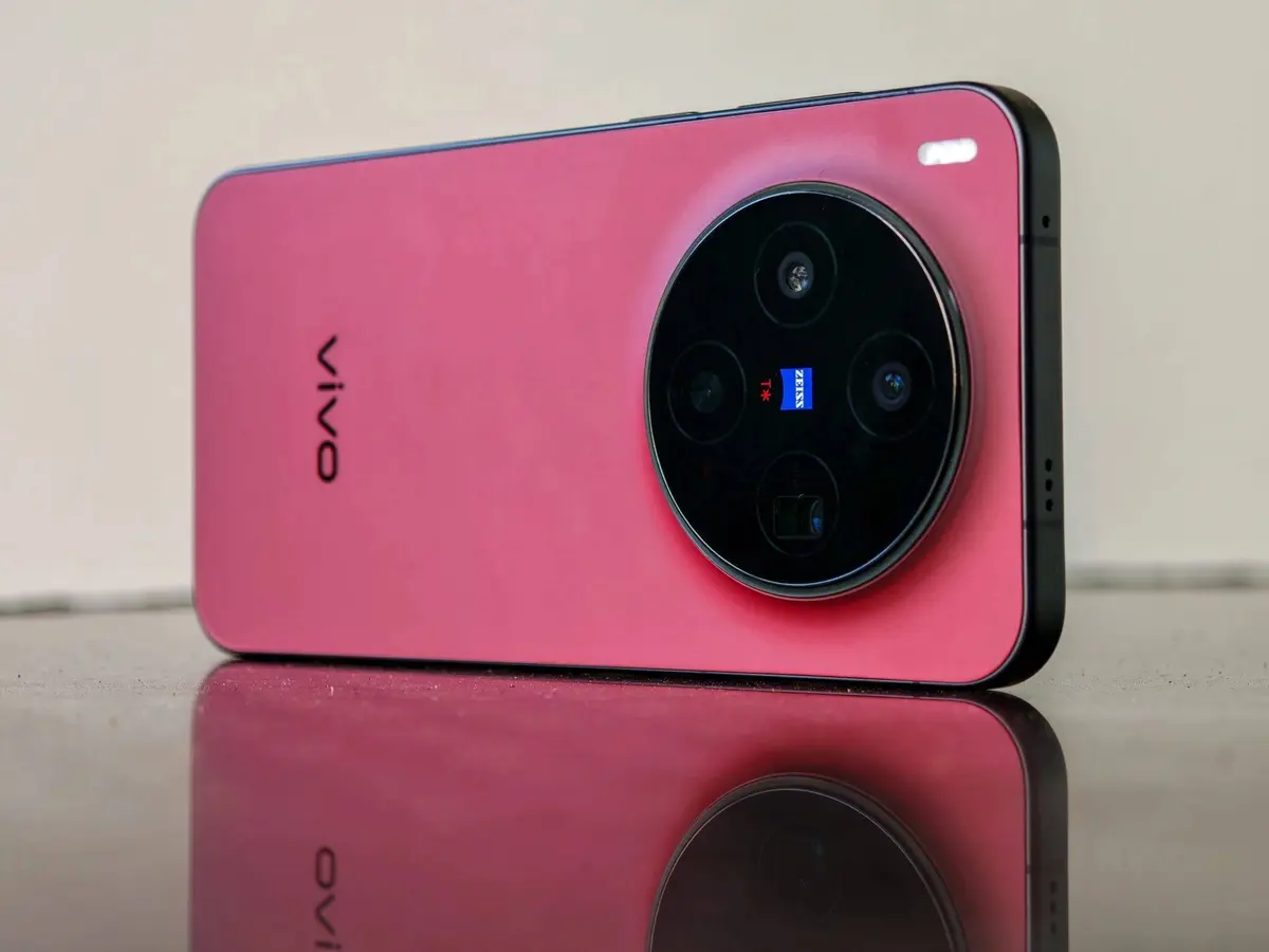 Vivo X300e Specs Leak in Full: 50MP Zeiss Trio, 7,100mAh, and 7.99