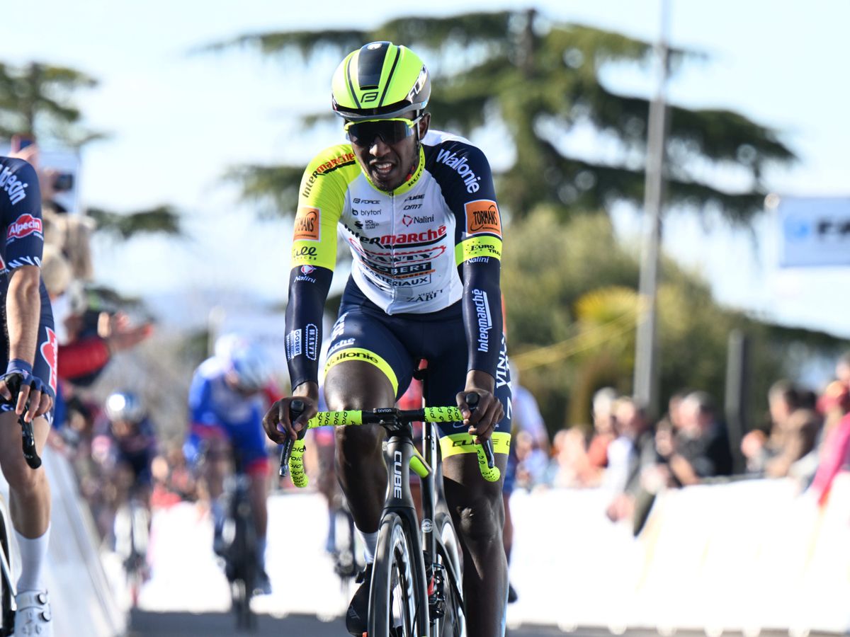 Visbeek ziet klassieke renner in groeibriljant Ghirmay: 'Kan nog onwijs  verbeteren' | Indeleiderstrui.nl