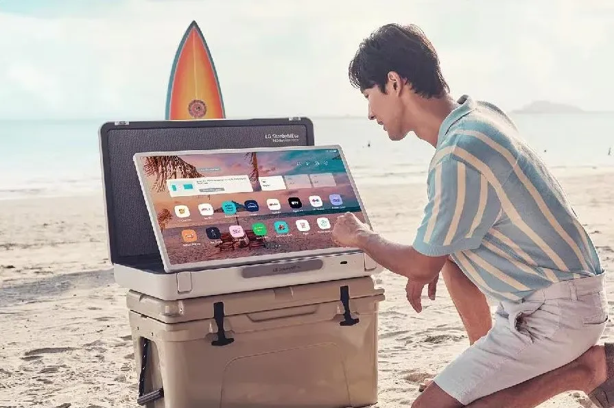 LG bringt tragbaren Fernseher in einer Hülle auf den Markt