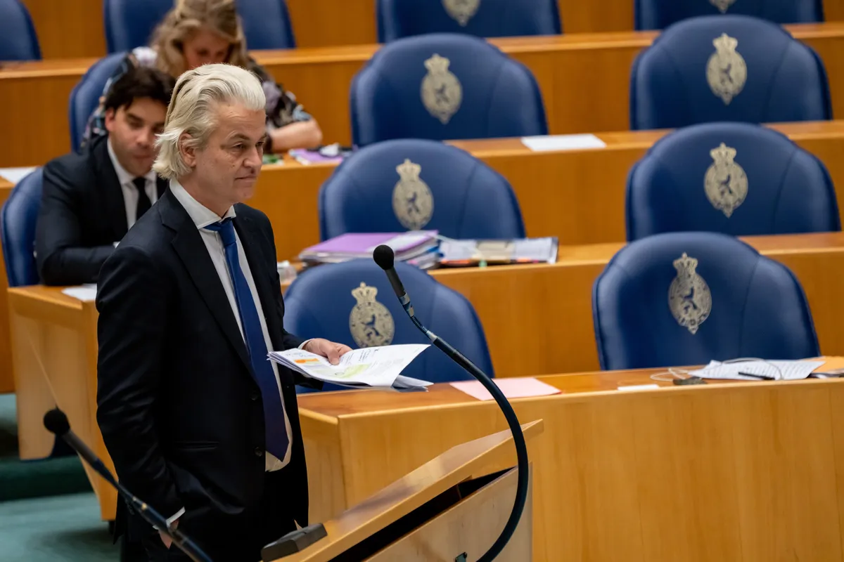 PVV woest op massa-immigratie promotend kabinet: 'Nigeriaanse asielterrorist probeerde 7 mensen te vermoorden!'