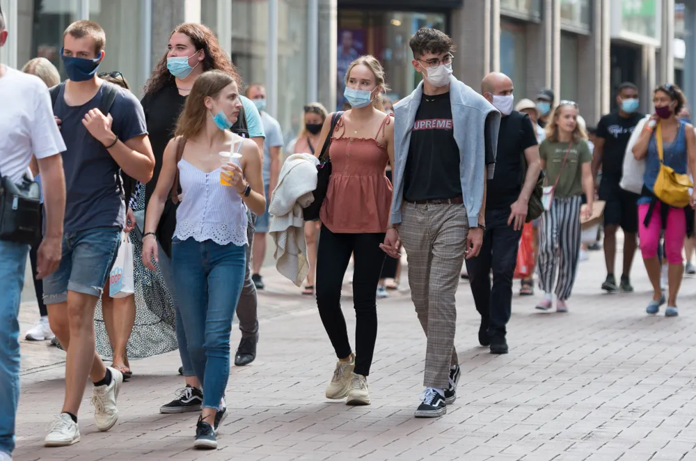 Nederlandse immunoloog fakkelt OMT-advies voor mondkapjes af: 'De bescherming is nul, fake'