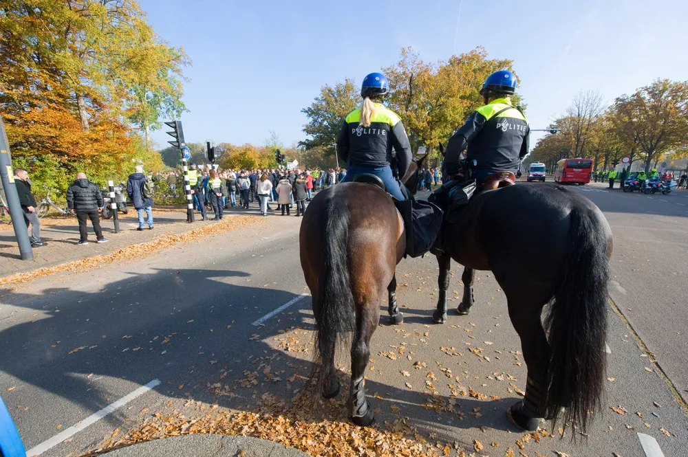 Celstraf en taakstraf voor demonstranten na rellen Den Haag
