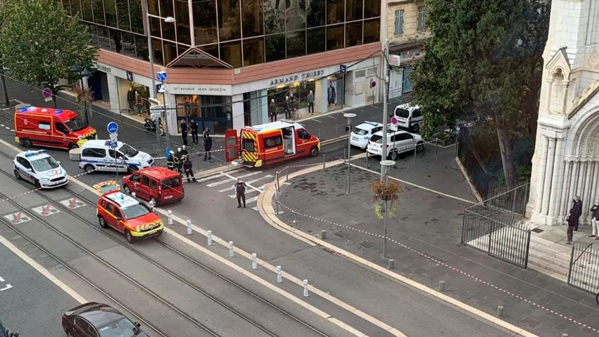 Radicale islamisten verklaren Frankrijk de oorlog: 'verdachte' terrorist onthoofdt vrouw in Notre-Dame van Nice