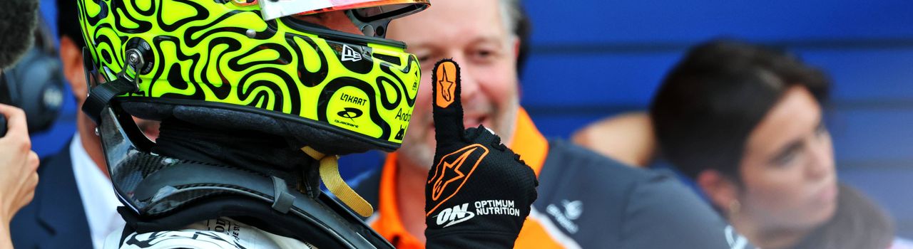 Norris a été photographié célébrant la pole position dans la voie des stands de Monaco&nbsp;