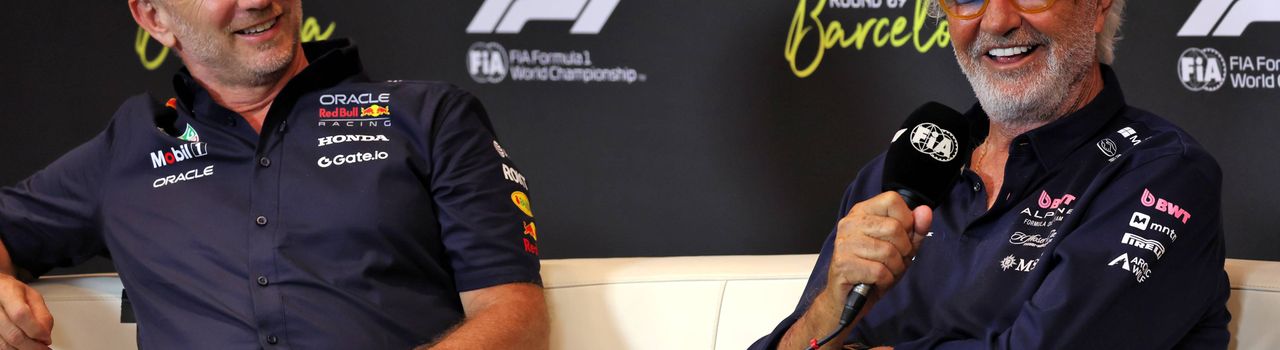 Briatore pendant la conférence de presse du Grand Prix d'Espagne aux côtés du patron de l'équipe Red Bull, Christian Horner.