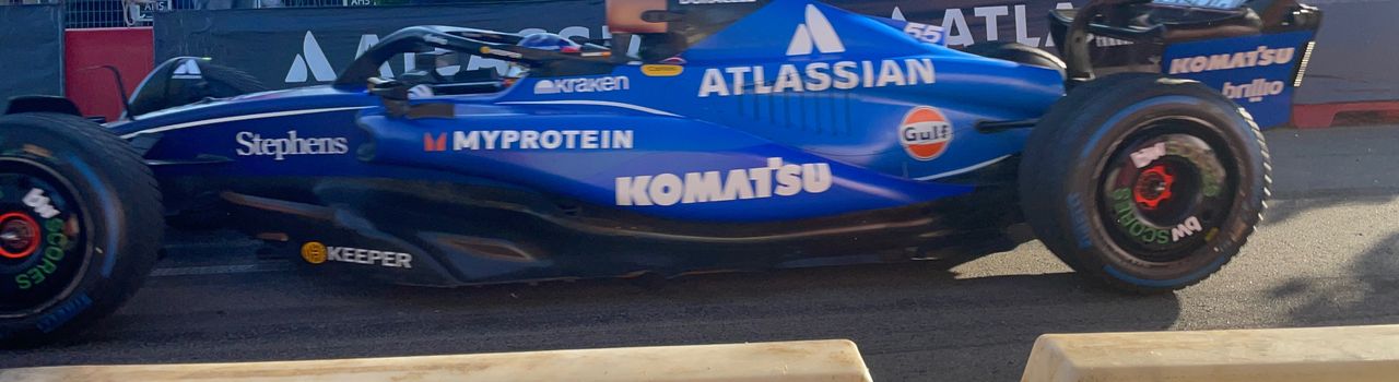 L'ambassadeur du MadRing, Sainz pilotant sa Williams sur la piste