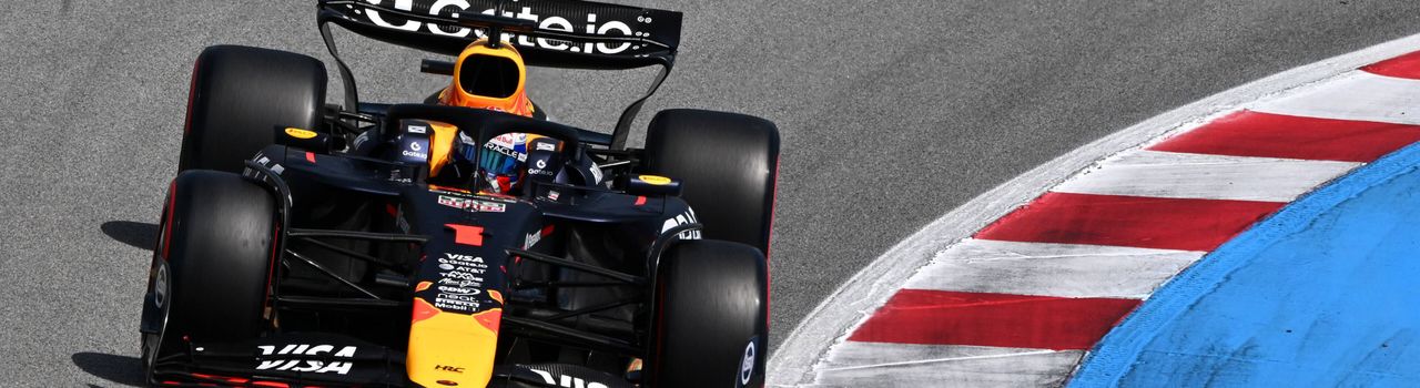 Max Verstappen durante el GP de España en 2025 en el RB21.