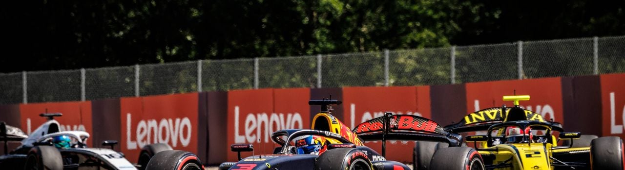Pepe Marti durante a corrida sprint de F2 na Áustria