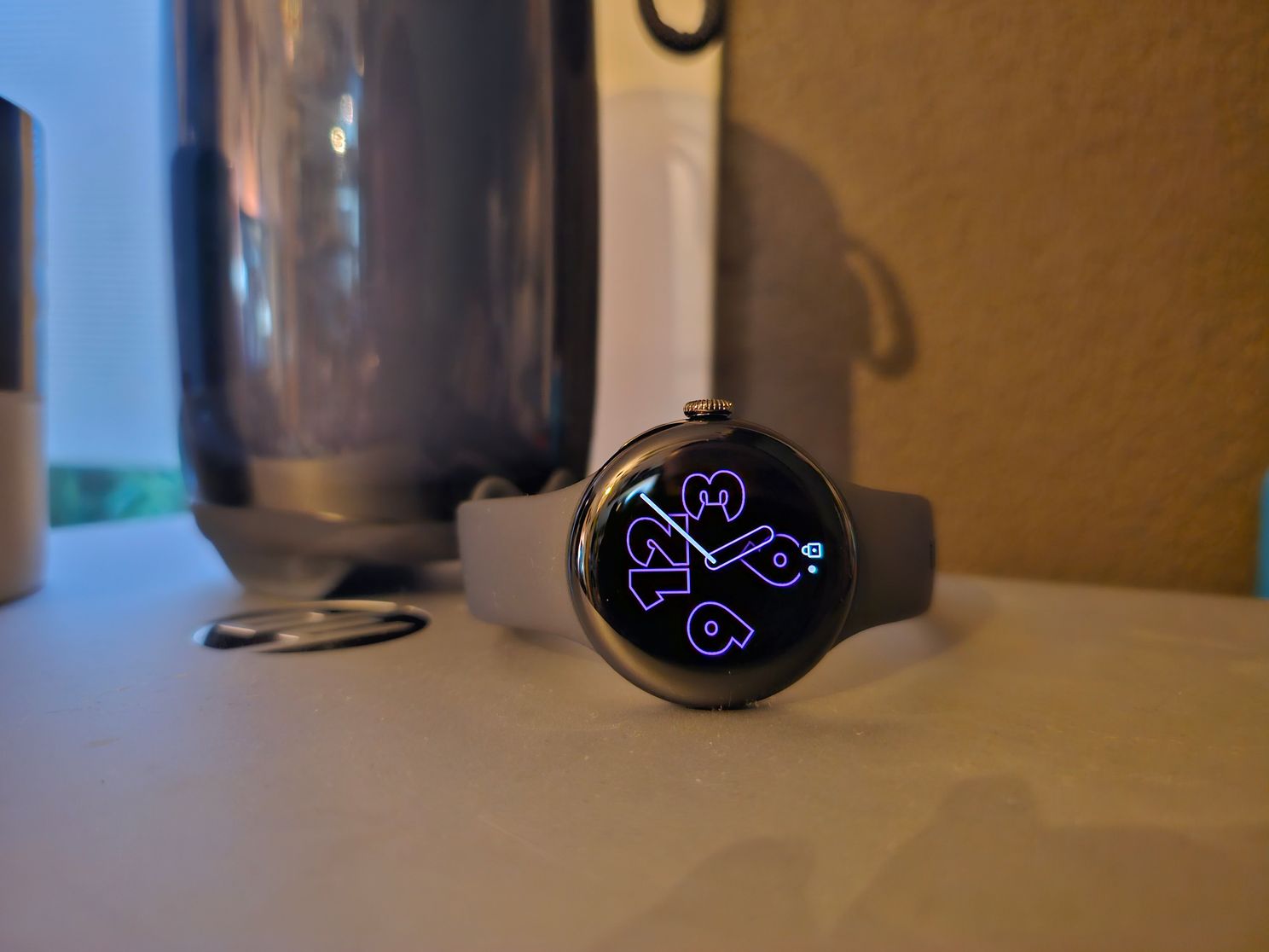 pixel watch 2 zijkant