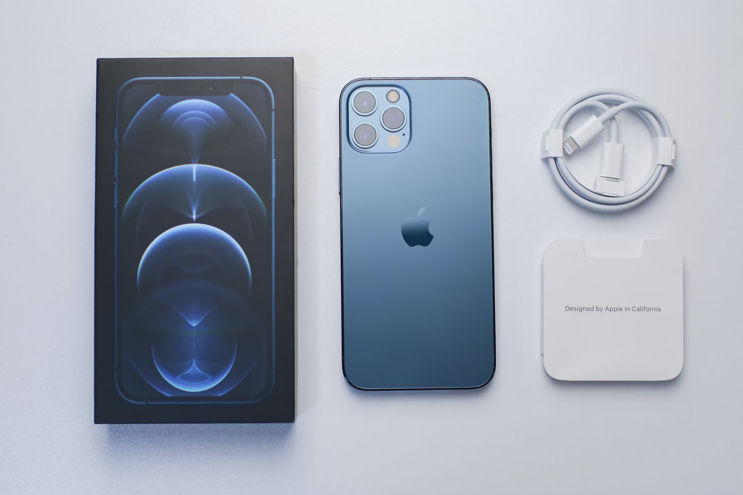 Samsung verwijdert bericht met aanval op Apple voor weglaten oplader