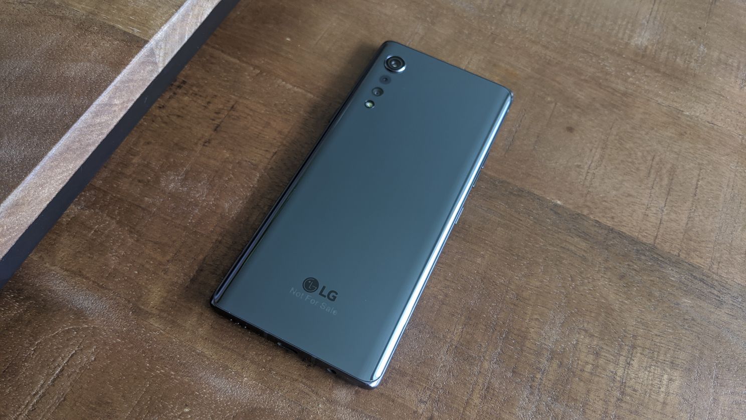 LG leed duizelingwekkend verlies in 2020, verkopen stegen licht