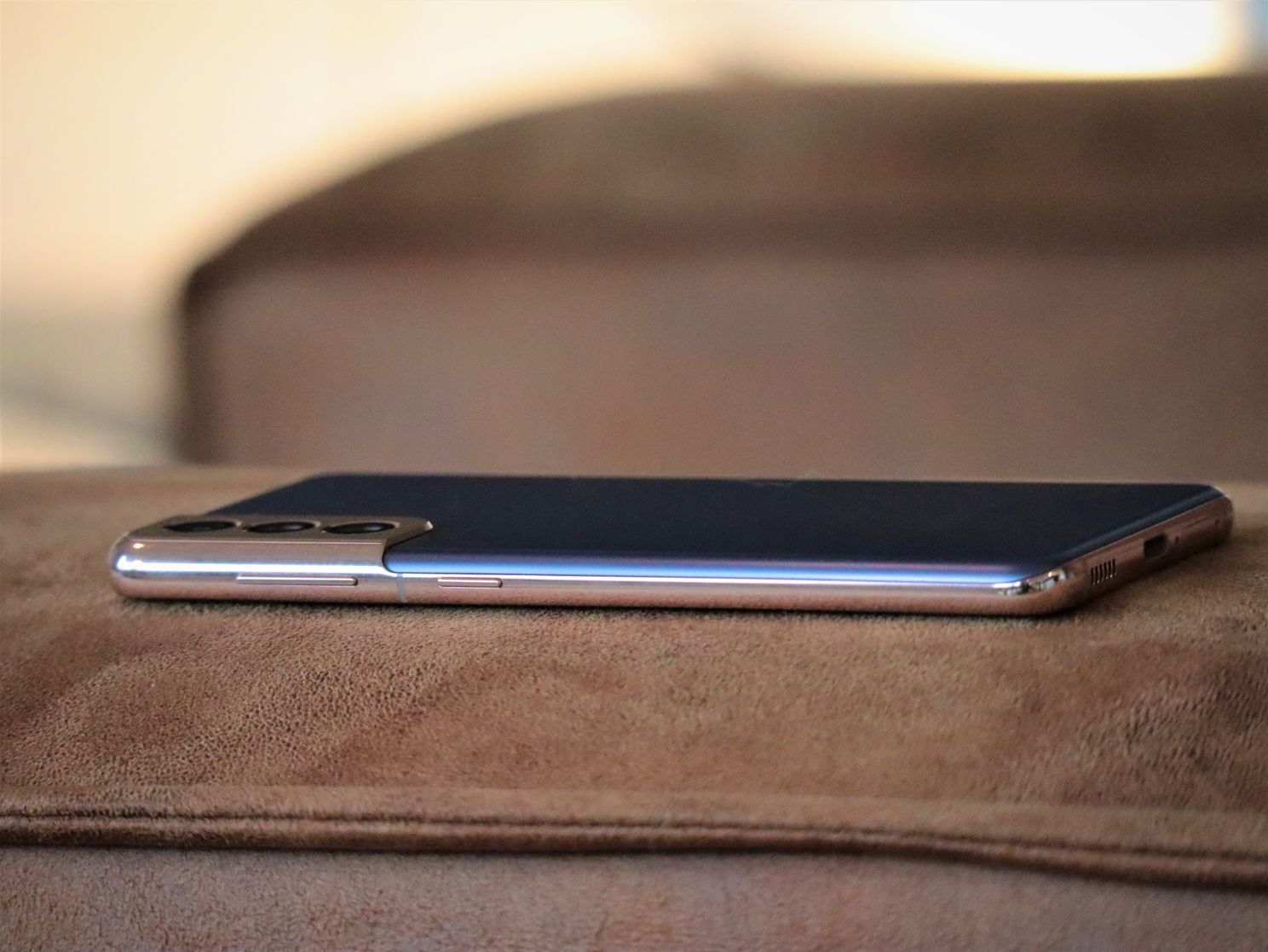 Samsung Galaxy S21 review: less is more?