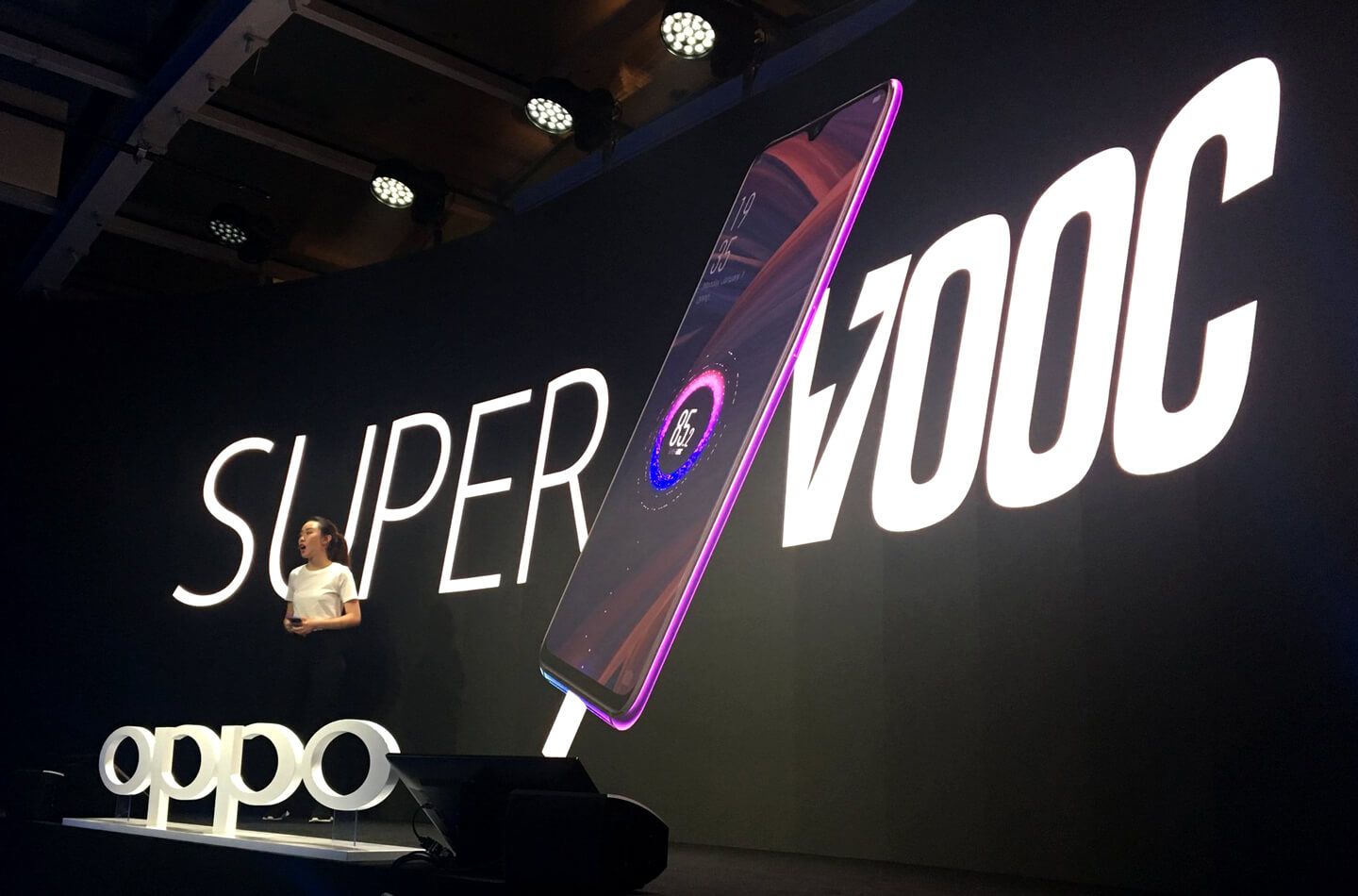OPPO's Super VOOC-techniek werkt ook op OnePlus- en realme-toestellen onder een andere naam