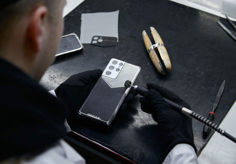 De Samsung Galaxy S21 Ultra in het designatelier van Caviar