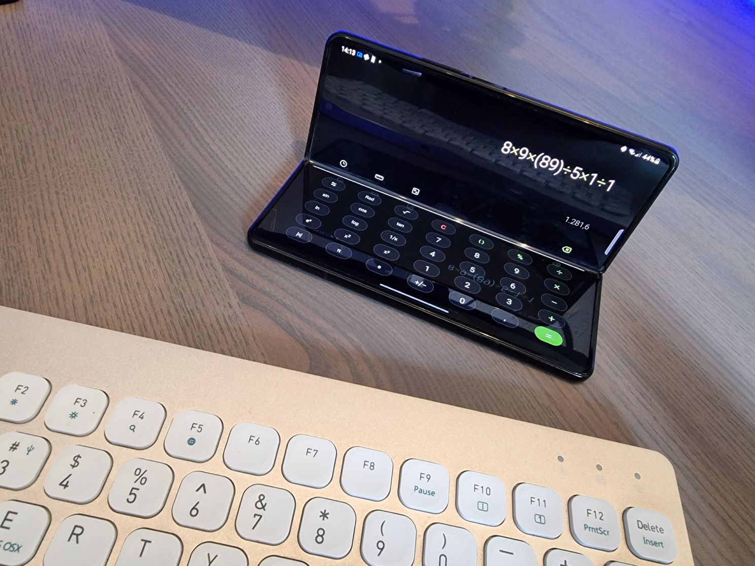 Samsung rekenmachine op de Galaxy Z Fold 3